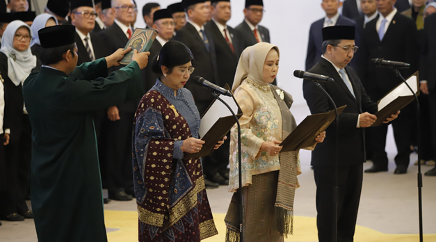 DI HADAPAN KETUA MA, DESTRY DAMAYANTI RESMI UCAPKAN SUMPAH SEBAGAI GUBERNUR BI